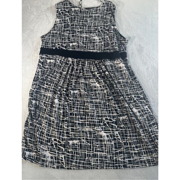 Avenue Black & White Abstract Print Sleeveless Dress – Size 26/28 - Picture 5 of 6